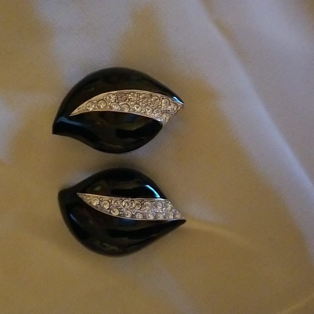 Joan Rivers Clip Earrings